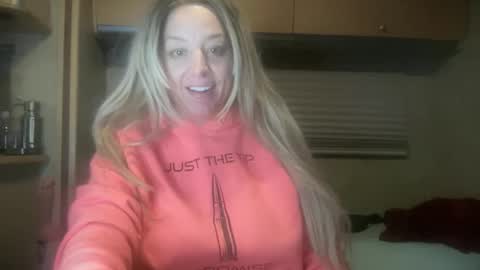 Snapshot of monroelovesyou chatting on December 17, 2025, 2:39 am Monroe online show from December 17, 2025, 2:39 am