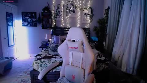 Lydia Mooney online show from March 7, 2025, 2:15 am