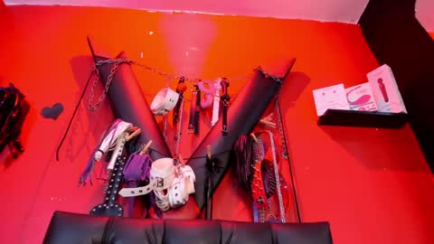 Monttserratt online show from February 26, 2025, 1:32 am