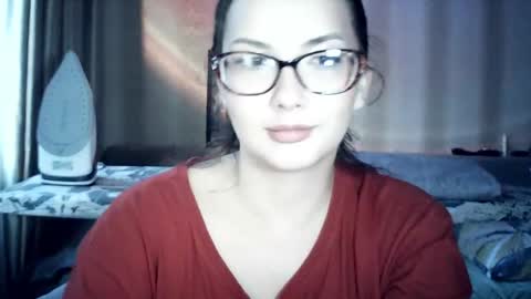 Snapshot of moodiemira chatting on June 5, 2026, 4:13 pm moodiemira online show from June 5, 2026, 4:13 pm