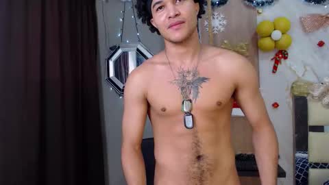 moon_and_fire_ online show from December 19, 2025, 4:52 am