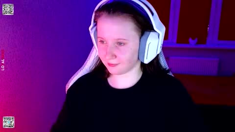 Snapshot of moon_avengers chatting on February 9, 2026, 3:49 pm Lola online show from February 9, 2026, 3:49 pm