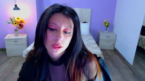 Snapshot of moon_blue222 chatting on January 4, 2025, 9:31 pm Tamara Bela your favorite lover from Colombia online show from January 4, 2025, 9:31 pm