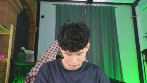 moon_gloww online show from February 25, 2026, 8:57 am