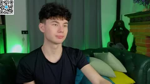 moon_gloww online show from March 1, 2026, 8:00 pm