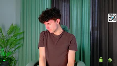 moon_gloww online show from April 6, 2026, 2:53 am