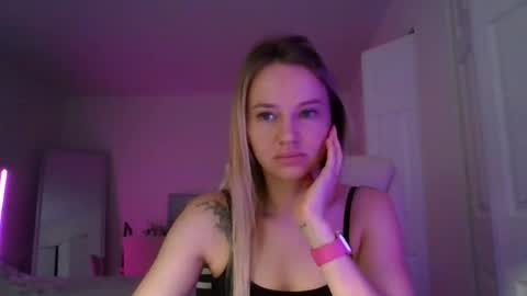 Snapshot of moon_light_girl chatting on June 13, 2026, 11:30 am moon_light_girl online show from June 13, 2026, 11:30 am