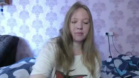 Snapshot of moon_linght000 chatting on June 4, 2026, 5:35 am moon_linght000 online show from June 4, 2026, 5:35 am