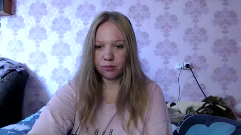 Snapshot of moon_linght000 chatting on June 7, 2026, 5:33 am moon_linght000 online show from June 7, 2026, 5:33 am