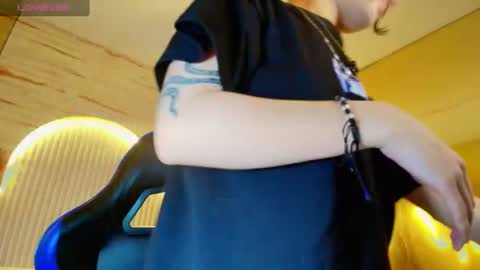 Snapshot of moon_red_r chatting on June 13, 2026, 12:36 pm Moon online show from June 13, 2026, 12:36 pm