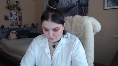 Keira online show from April 6, 2026, 10:49 am