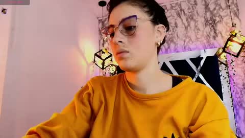 Snapshot of moon_winy chatting on May 11, 2026, 12:22 pm Winy online show from May 11, 2026, 12:22 pm