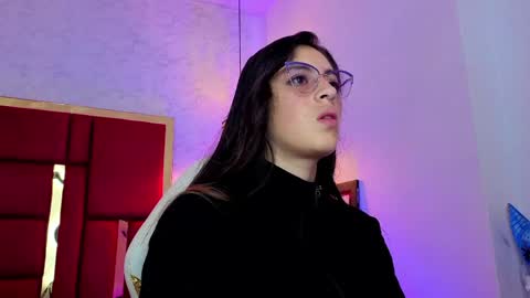 Snapshot of moon_winy chatting on May 15, 2026, 11:17 am Winy online show from May 15, 2026, 11:17 am
