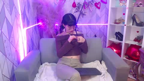 Charlotte online show from October 2, 2025, 8:05 pm