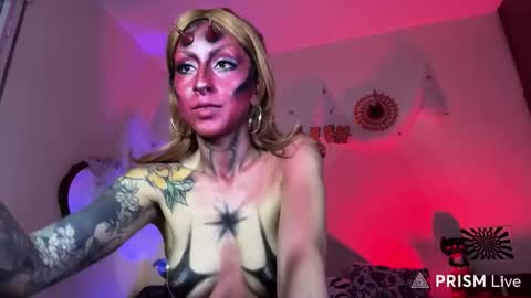 Cinna online show from October 28, 2025, 9:06 pm