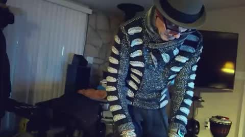 moondanceraa online show from December 2, 2025, 1:00 am