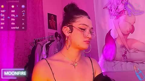 Snapshot of moonfiredance chatting on September 30, 2025, 7:02 am Nicky  online show from September 30, 2025, 7:02 am