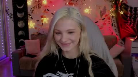 Mia   online show from October 31, 2025, 6:09 pm