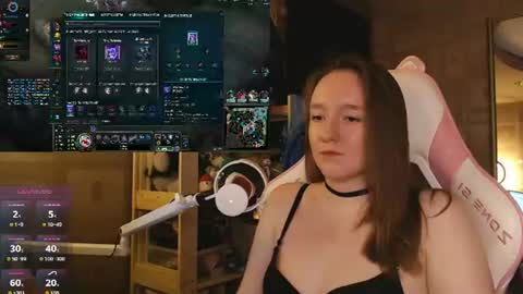 Snapshot of moonlish_siren chatting on July 15, 2026, 6:35 pm Katrin online show from July 15, 2026, 6:35 pm