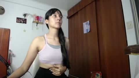 Snapshot of moonlunita chatting on May 25, 2026, 10:27 pm moonlunita online show from May 25, 2026, 10:27 pm