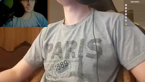 Snapshot of moonsire chatting on January 16, 2025, 8:33 am Moonsire online show from January 16, 2025, 8:33 am