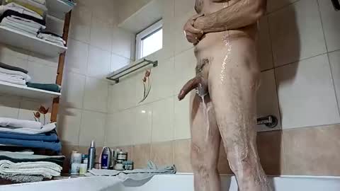 moos1 online show from April 16, 2026, 4:57 am