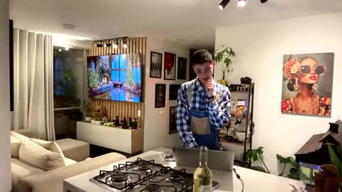   online show from November 8, 2025, 11:36 pm