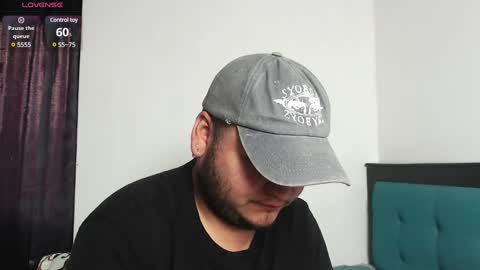 moshi_uwu online show from March 2, 2025, 1:27 pm