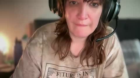 Snapshot of mossy_mommy chatting on April 18, 2026, 11:38 pm Mossy Mommy online show from April 18, 2026, 11:38 pm