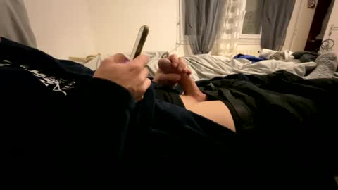 Snapshot of mouillelenos chatting on January 19, 2025, 6:32 pm CamO online show from January 19, 2025, 6:32 pm