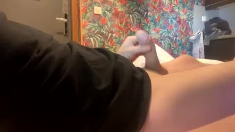 Snapshot of mouillelenos chatting on December 18, 2025, 8:26 pm CamO online show from December 18, 2025, 8:26 pm