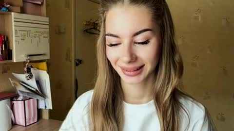 Snapshot of mozellecorado chatting on April 15, 2026, 5:25 am Stella online show from April 15, 2026, 5:25 am