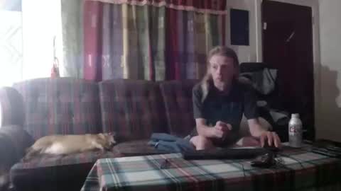 Snapshot of mr_happy12 chatting on October 3, 2025, 6:10 am mr_happy12 online show from October 3, 2025, 6:10 am