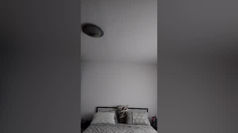 Snapshot of mr_i_ chatting on July 2, 2026, 6:08 am mr_i_ online show from July 2, 2026, 6:08 am