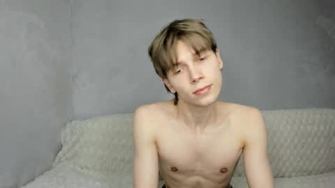 Snapshot of mr_makentoshi chatting on May 13, 2026, 7:55 pm Makentoshi online show from May 13, 2026, 7:55 pm