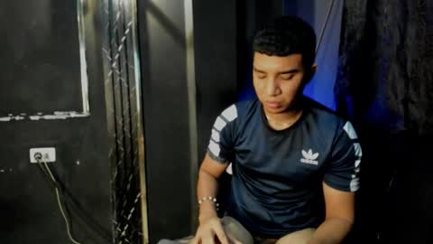 mr_maximo online show from November 3, 2025, 10:05 am