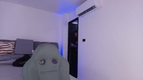 MIKEE online show from November 9, 2025, 3:16 am