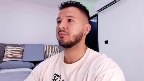 MIKEE online show from November 14, 2025, 3:05 am