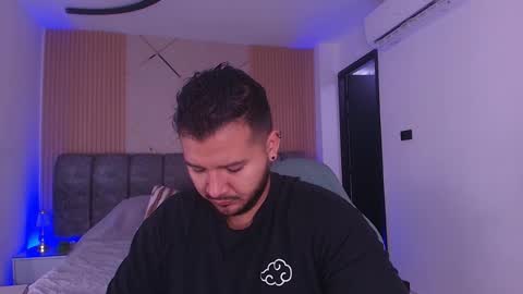 MIKEE online show from February 12, 2026, 3:12 am