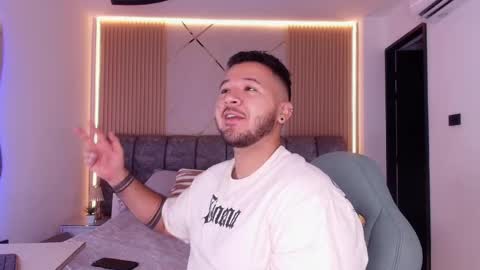 MIKEE online show from April 18, 2026, 3:10 am