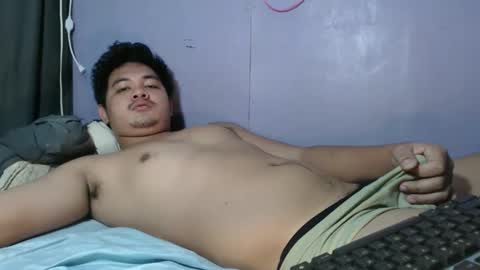 Snapshot of mr_olivercummerx chatting on May 18, 2026, 4:07 am mr_olivercummerx online show from May 18, 2026, 4:07 am
