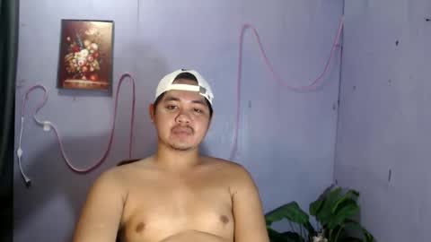 Snapshot of mr_olivercummerx chatting on May 24, 2026, 4:28 am mr_olivercummerx online show from May 24, 2026, 4:28 am