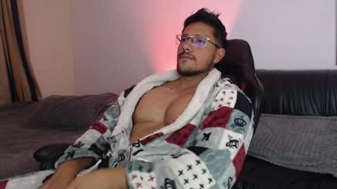 Snapshot of mr_real_aaron chatting on June 4, 2026, 9:26 am AARON online show from June 4, 2026, 9:26 am