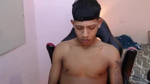 mr_stiven_ online show from January 5, 2025, 2:17 am