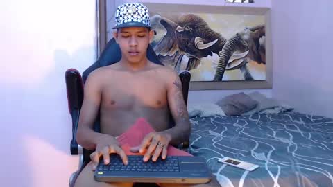 mr_stiven_ online show from March 4, 2025, 1:34 am