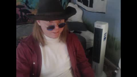 mr_strawberry online show from April 27, 2026, 12:19 am