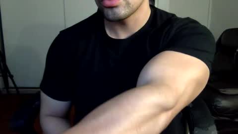 Snapshot of mrbree chatting on July 30, 2026, 6:18 pm Mr Bree online show from July 30, 2026, 6:18 pm
