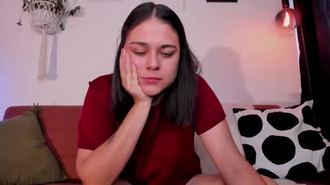 Snapshot of mrbuu_ chatting on January 15, 2026, 9:40 pm Laura online show from January 15, 2026, 9:40 pm