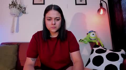 Snapshot of mrbuu_ chatting on February 2, 2026, 9:46 pm Laura online show from February 2, 2026, 9:46 pm