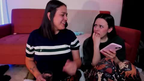 Snapshot of mrbuu_ chatting on February 15, 2026, 7:51 am Laura online show from February 15, 2026, 7:51 am